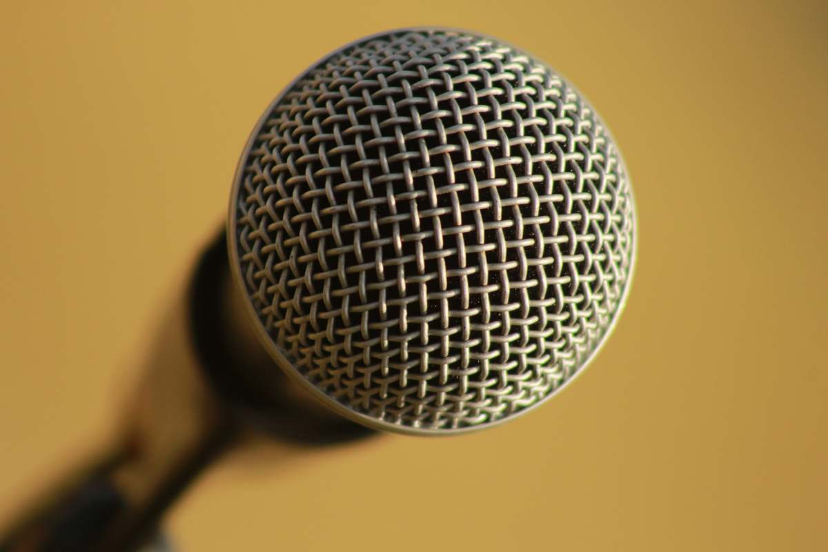 electrical device selective focus photography of dynamic microphone lamp